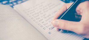 Checklist schrijven in een notitieboekje