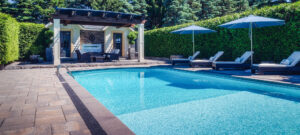 piscine dans le jardin